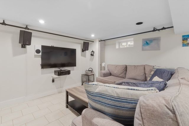 563 Pine St, Weymouth, MA 02190
