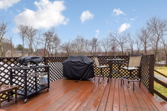 563 Pine St, Weymouth, MA 02190