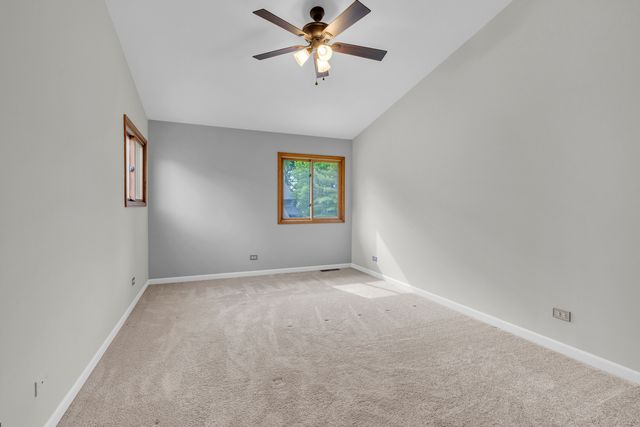 450 Berkshire Drive, Crystal Lake, IL 60014