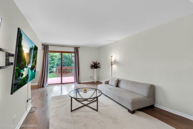 450 Berkshire Drive, Crystal Lake, IL 60014