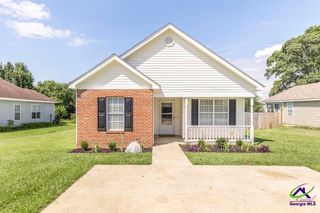 313 Strawbridge Lane, Bonaire, GA 31005