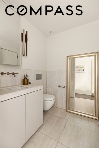 101 Wall St Apt 22A, New York City, NY 10005