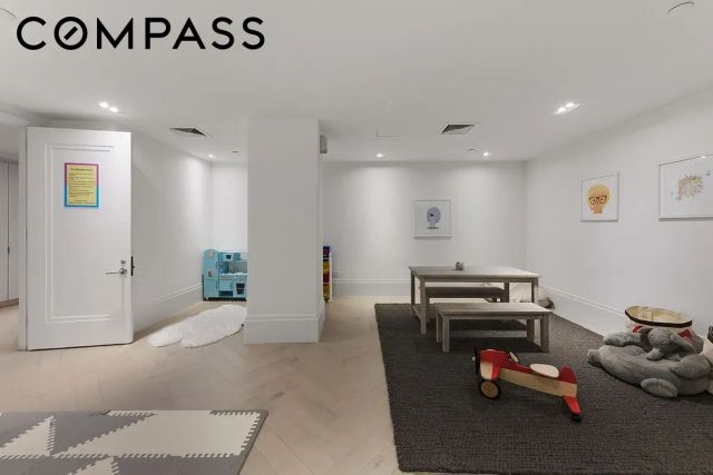 101 Wall St Apt 22A, New York City, NY 10005