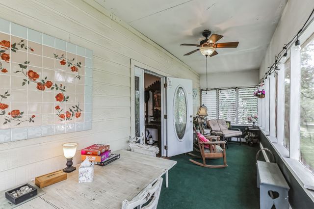 203 W Commerce St, San Saba, TX 76877