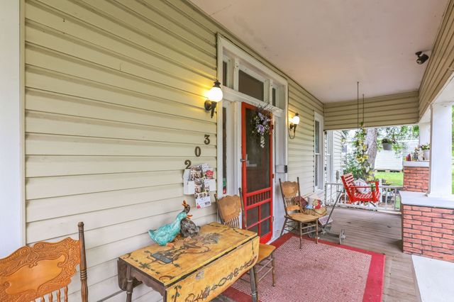 203 W Commerce St, San Saba, TX 76877