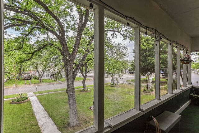 203 W Commerce St, San Saba, TX 76877