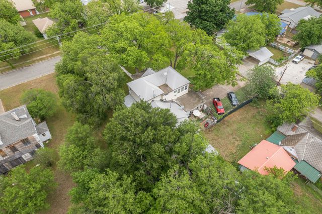 203 W Commerce St, San Saba, TX 76877