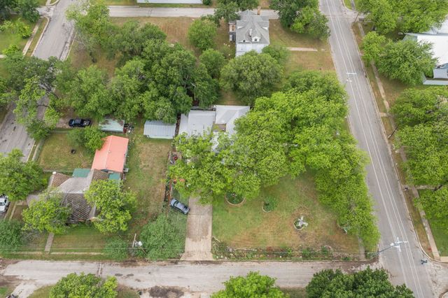 203 W Commerce St, San Saba, TX 76877