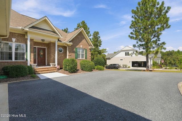122 Beacon Ridge Drive, West End, NC 27376