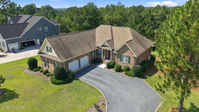 122 Beacon Ridge Drive, West End, NC 27376