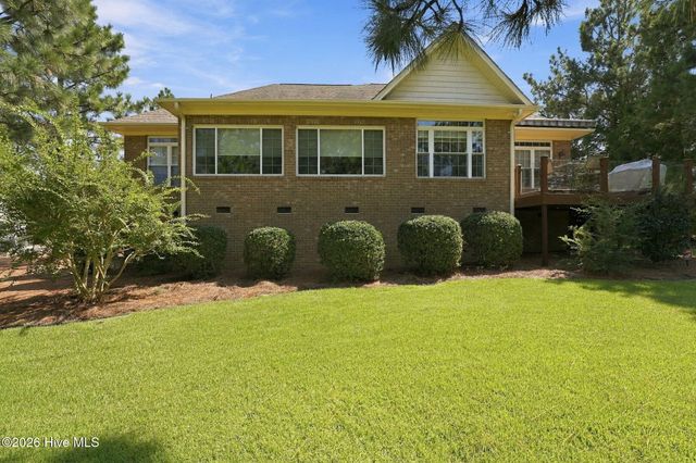 122 Beacon Ridge Drive, West End, NC 27376