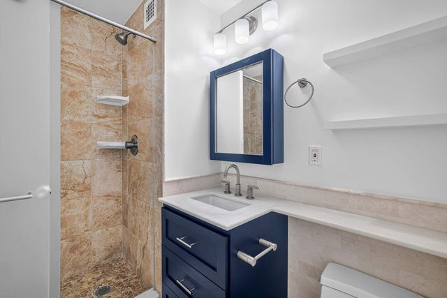 531 Main St Apt 718, New York City, NY 10044