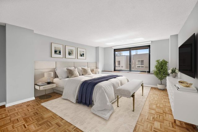 531 Main St Apt 718, New York City, NY 10044