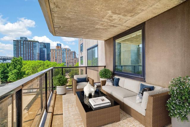531 Main St Apt 718, New York City, NY 10044