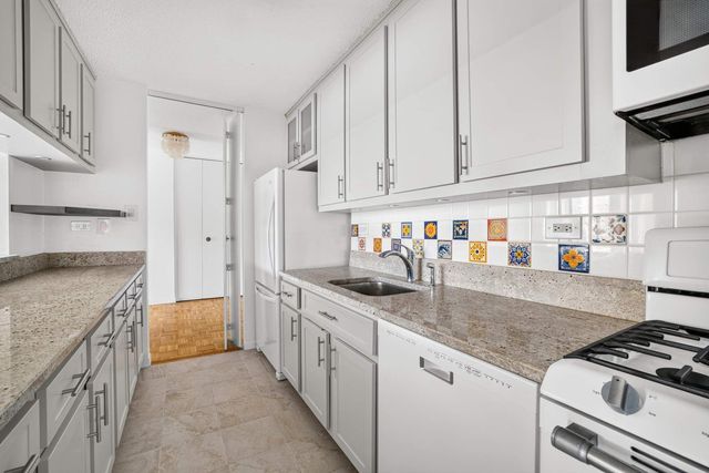 531 Main St Apt 718, New York City, NY 10044
