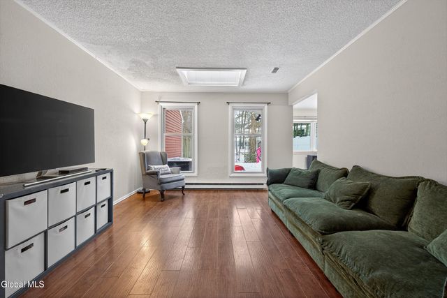 19 Tekakwitha Court, Clifton Park, NY 12065