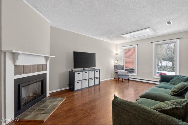 19 Tekakwitha Court, Clifton Park, NY 12065