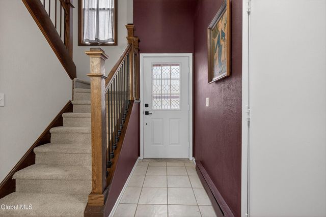 19 Tekakwitha Court, Clifton Park, NY 12065