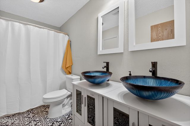 19 Tekakwitha Court, Clifton Park, NY 12065