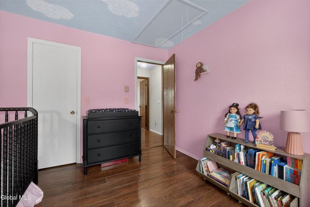 19 Tekakwitha Court, Clifton Park, NY 12065