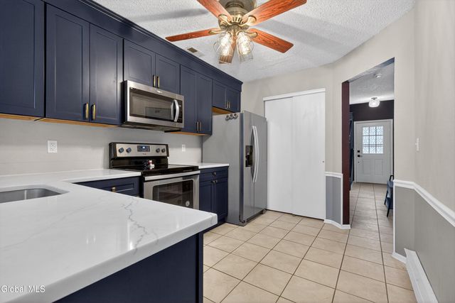 19 Tekakwitha Court, Clifton Park, NY 12065