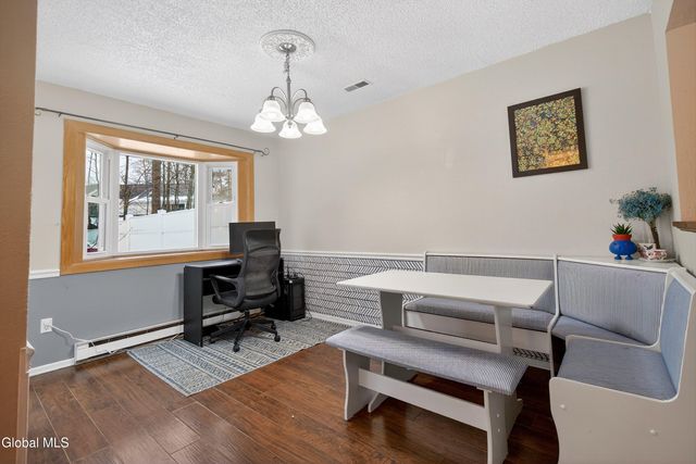 19 Tekakwitha Court, Clifton Park, NY 12065