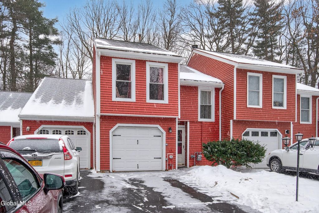 19 Tekakwitha Court, Clifton Park, NY 12065