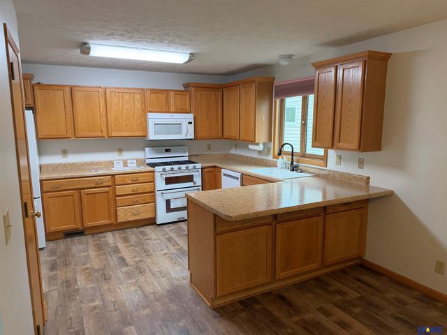 3300 S 83rd Street, Lincoln, NE 68506