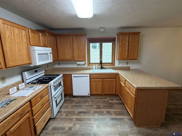 3300 S 83rd Street, Lincoln, NE 68506