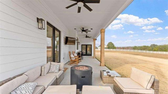 28 Ravenfield Road, Taylorsville, GA 30178