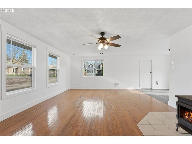 369 S 16TH Ave, Cornelius, OR 97113