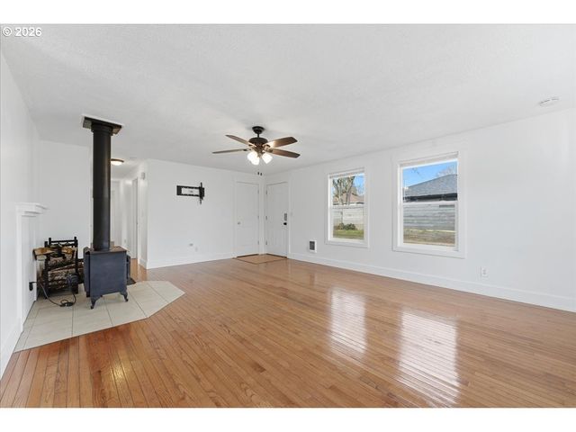 369 S 16TH Ave, Cornelius, OR 97113