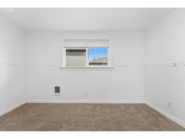 369 S 16TH Ave, Cornelius, OR 97113