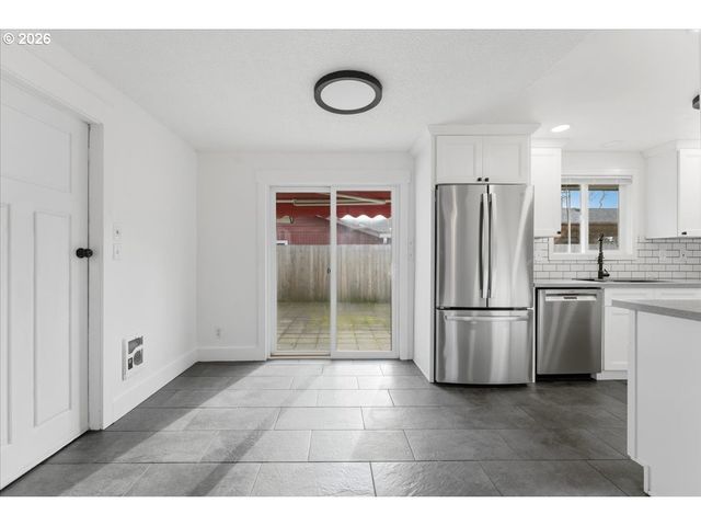 369 S 16TH Ave, Cornelius, OR 97113