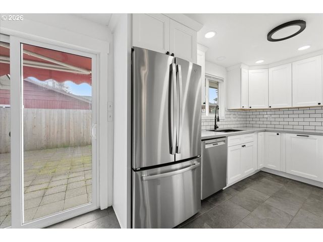 369 S 16TH Ave, Cornelius, OR 97113