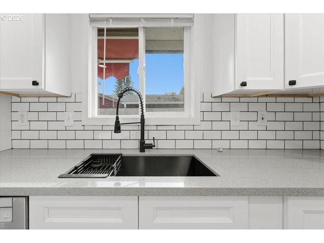 369 S 16TH Ave, Cornelius, OR 97113