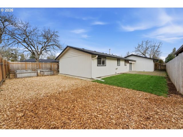 369 S 16TH Ave, Cornelius, OR 97113