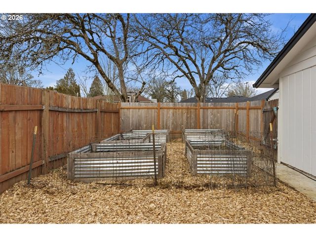 369 S 16TH Ave, Cornelius, OR 97113