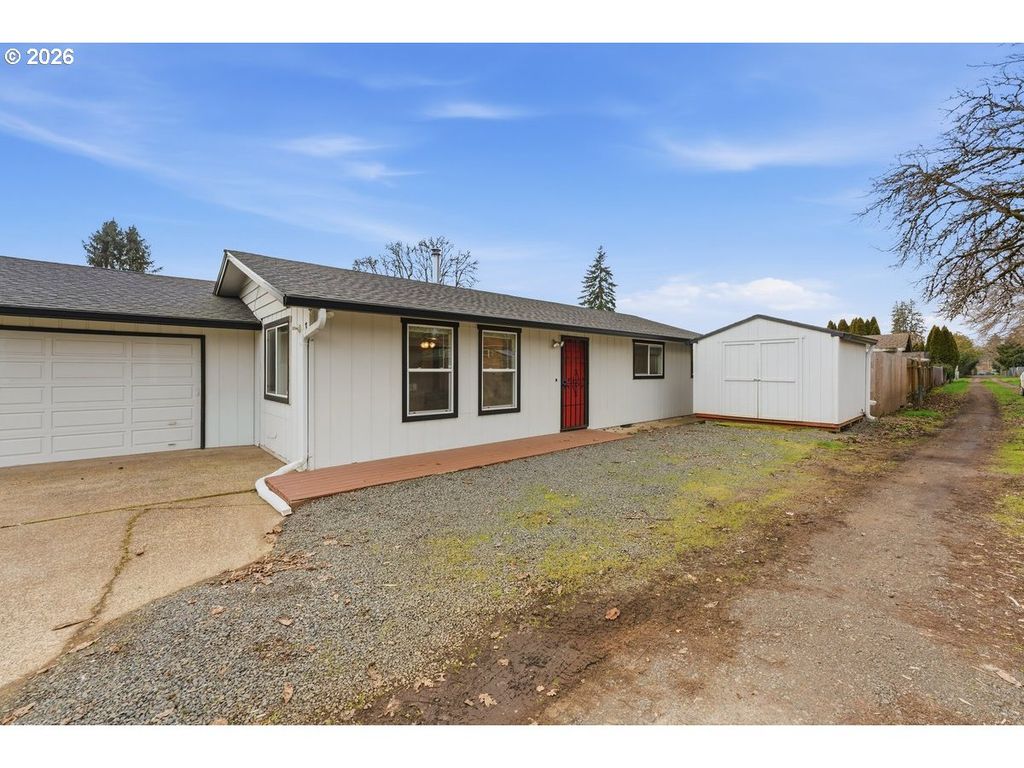 369 S 16TH Ave, Cornelius, OR 97113