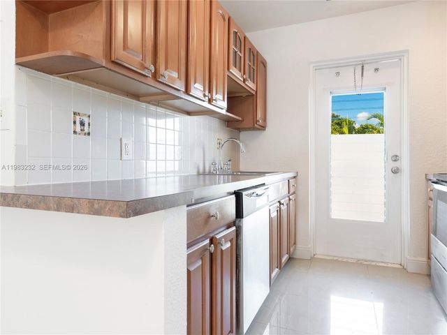 8704 NW 35th St 206, Coral Springs, FL 33065