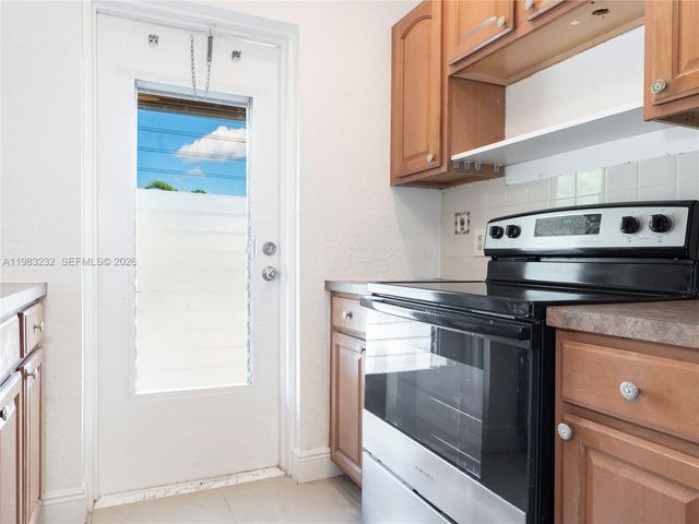 8704 NW 35th St 206, Coral Springs, FL 33065