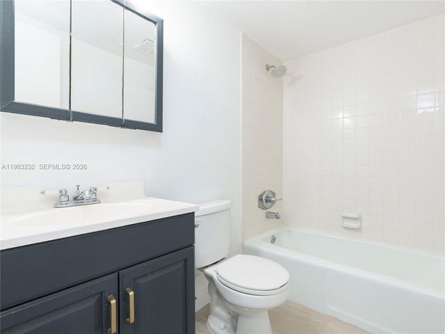 8704 NW 35th St 206, Coral Springs, FL 33065