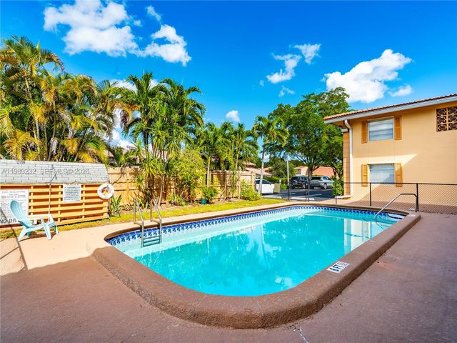 8704 NW 35th St 206, Coral Springs, FL 33065