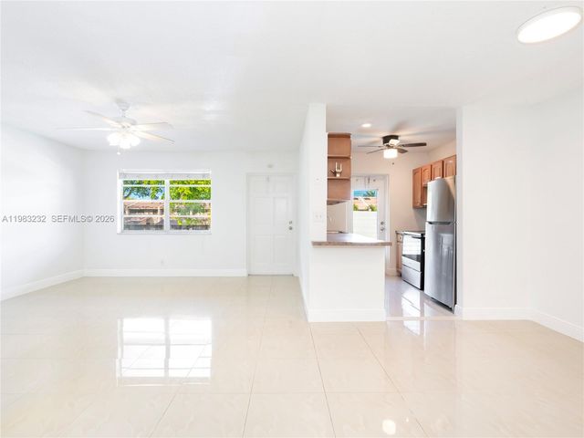 8704 NW 35th St 206, Coral Springs, FL 33065