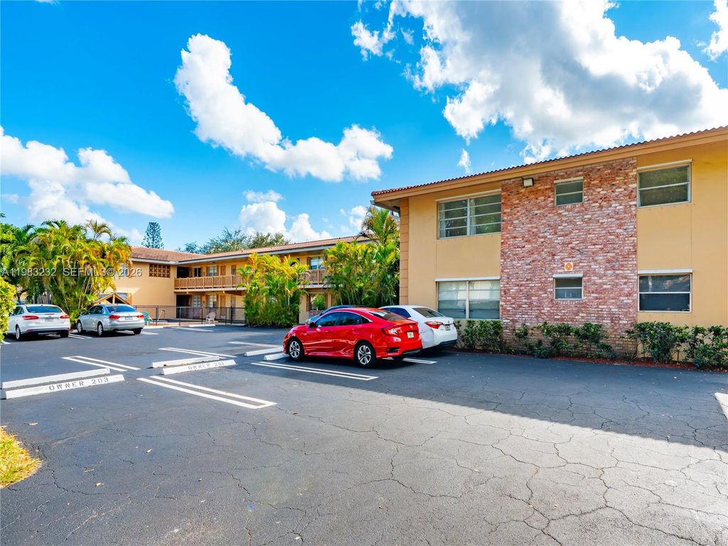 8704 NW 35th St 206, Coral Springs, FL 33065