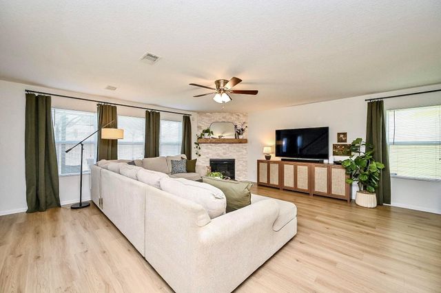 9889 Hyacinth Way, Conroe, TX 77385