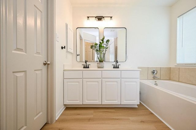 9889 Hyacinth Way, Conroe, TX 77385