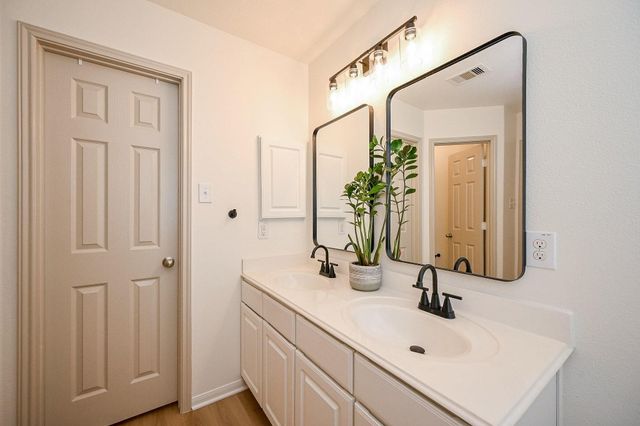 9889 Hyacinth Way, Conroe, TX 77385