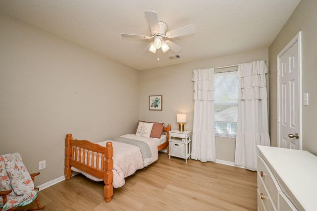 9889 Hyacinth Way, Conroe, TX 77385