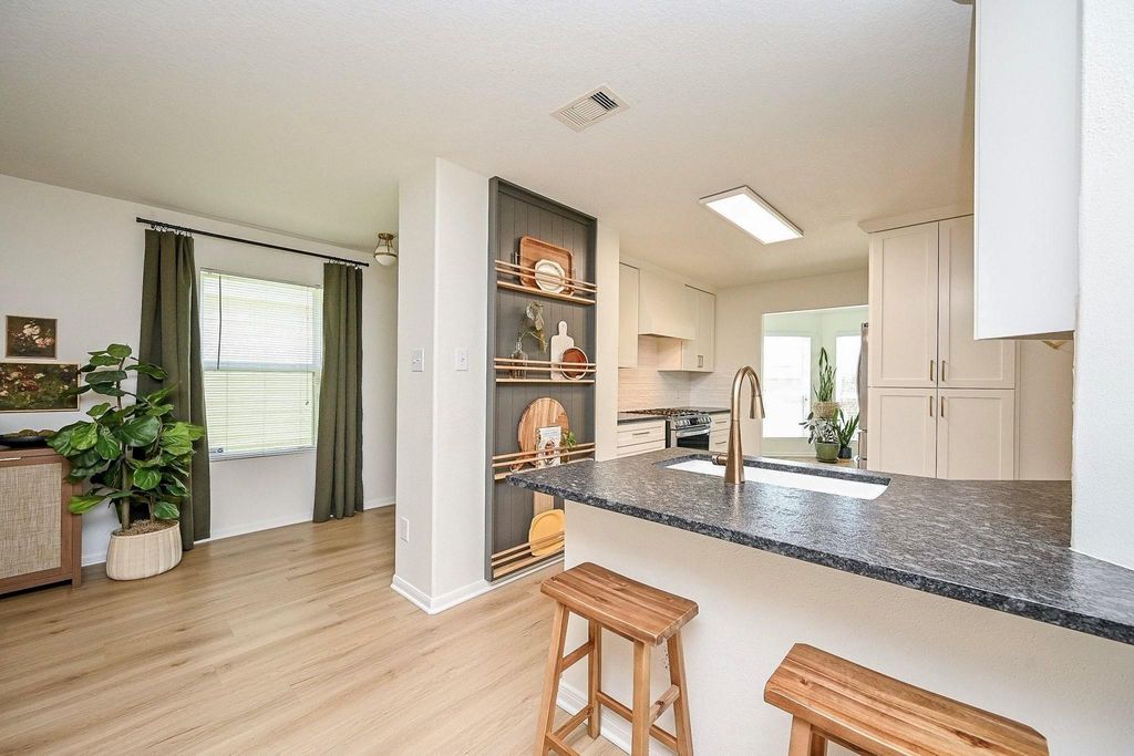 9889 Hyacinth Way, Conroe, TX 77385